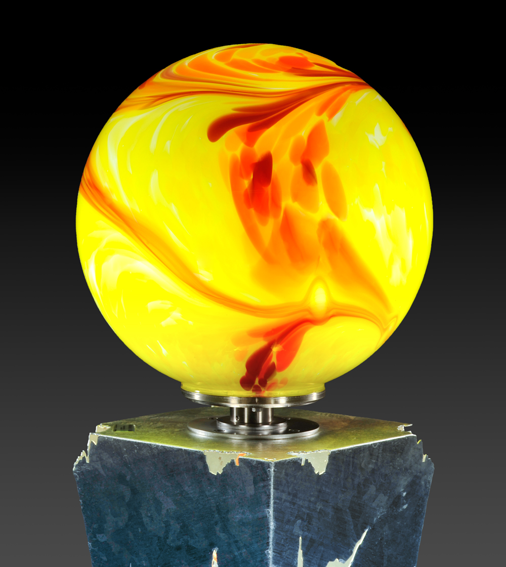 Dekosäule mit gelber Glaskugel, Metallkunst